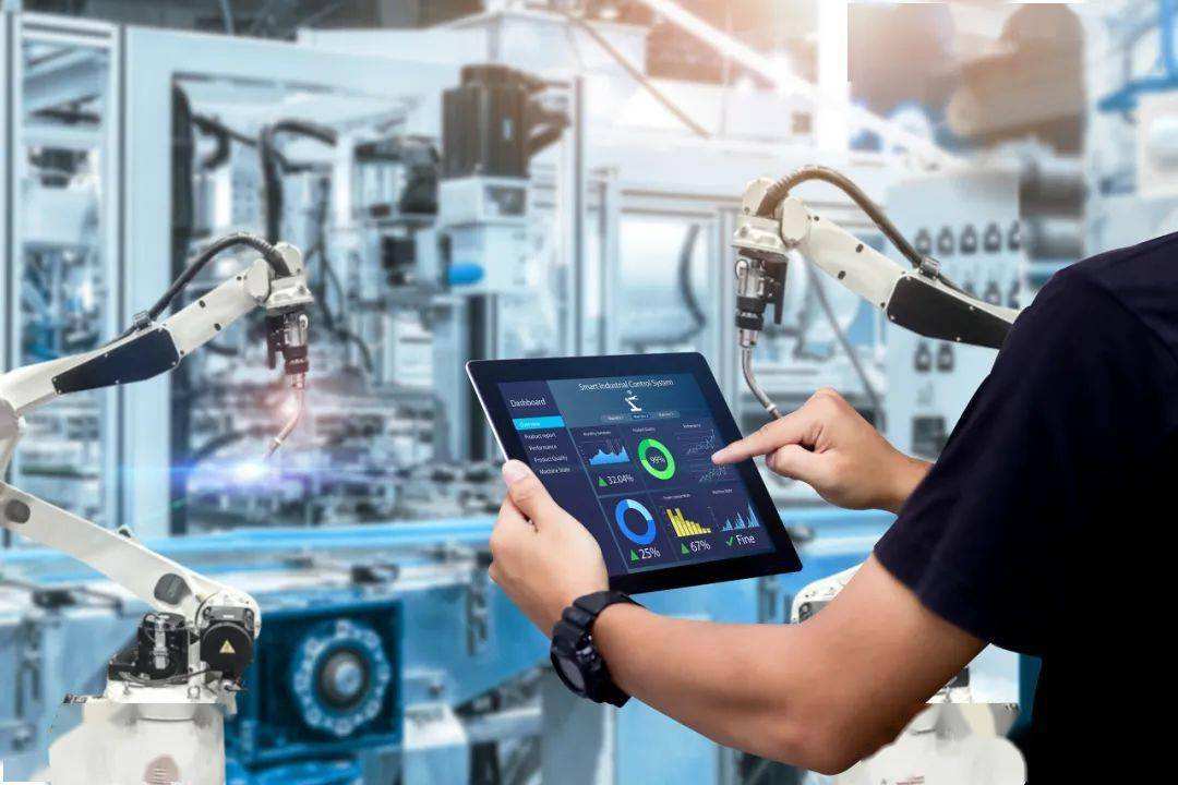 人工智能應(yīng)用系統(tǒng)開發(fā)、系統(tǒng)集成與產(chǎn)品銷售 驅(qū)動(dòng)行業(yè)智能化轉(zhuǎn)型的三大核心崗位與服務(wù)